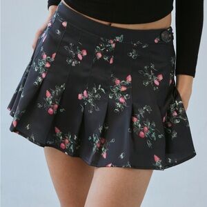 Kimchi Blue Kit Button Waist
Pleated Mini Skirt